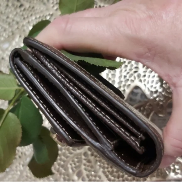 Gucci Brown Monogram Wallet - Picture 5 of 13